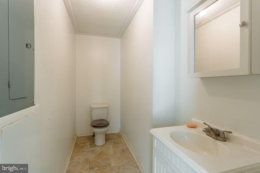 385 WALKER, TIMBERVILLE, Virginia 22853, 3 Bedrooms Bedrooms, ,1 BathroomBathrooms,Residential,For sale,385 WALKER,VARO2002502 MLS # VARO2002502