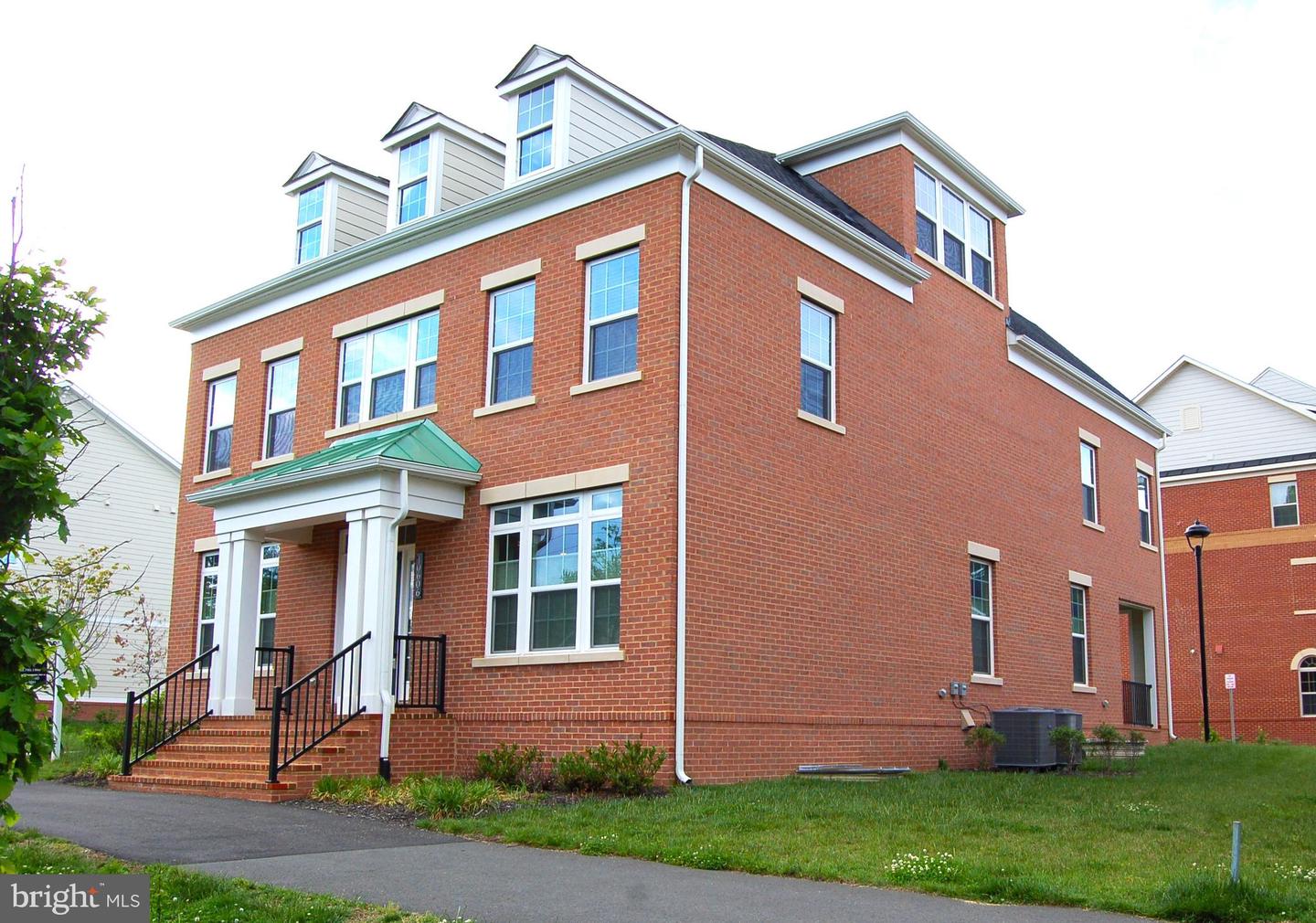 10606 CEDAR AVE, FAIRFAX, Virginia 22030, 6 Bedrooms Bedrooms, ,6 BathroomsBathrooms,Residential,For sale,10606 CEDAR AVE,VAFX2261908 MLS # VAFX2261908