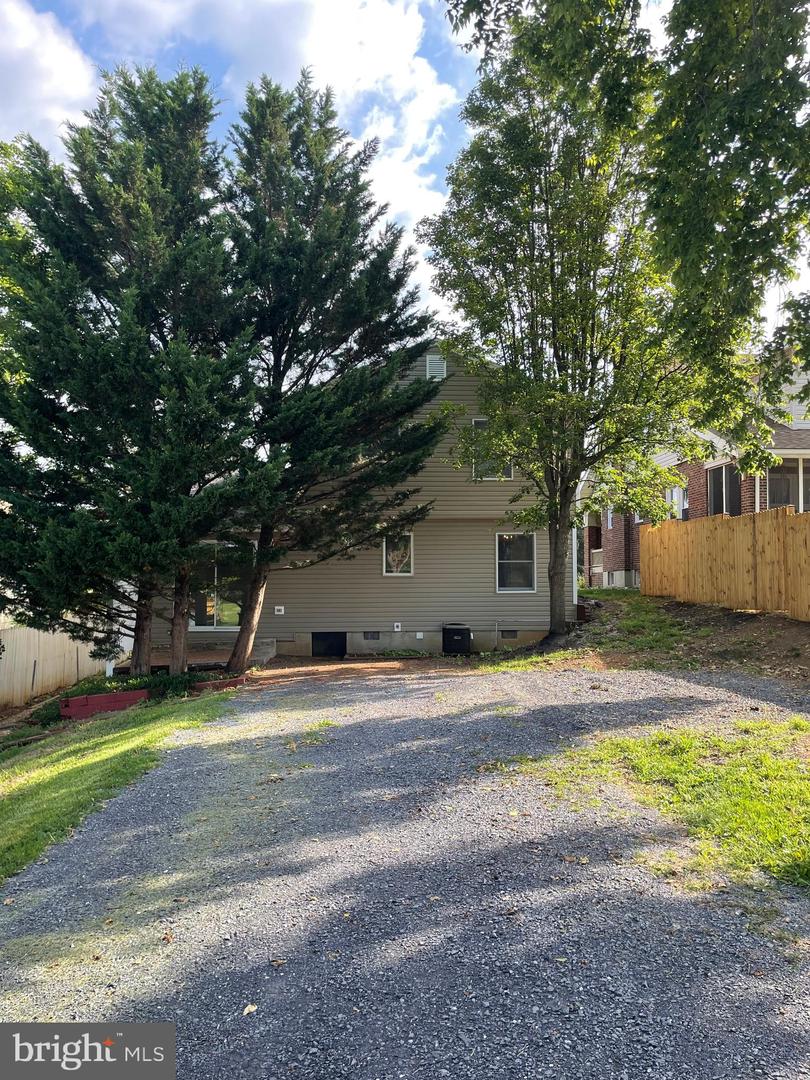 711 E CORK ST, WINCHESTER, Virginia 22601, 2 Bedrooms Bedrooms, ,1 BathroomBathrooms,Residential,For sale,711 E CORK ST,VAWI2007966 MLS # VAWI2007966