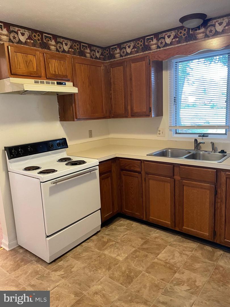 711 E CORK ST, WINCHESTER, Virginia 22601, 2 Bedrooms Bedrooms, ,1 BathroomBathrooms,Residential,For sale,711 E CORK ST,VAWI2007966 MLS # VAWI2007966