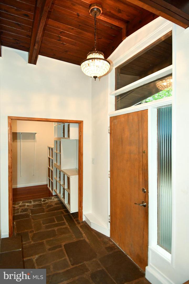 3321 HARTWELL CT, FALLS CHURCH, Virginia 22042, 4 Bedrooms Bedrooms, ,2 BathroomsBathrooms,Residential,For sale,3321 HARTWELL CT,VAFX2249388 MLS # VAFX2249388