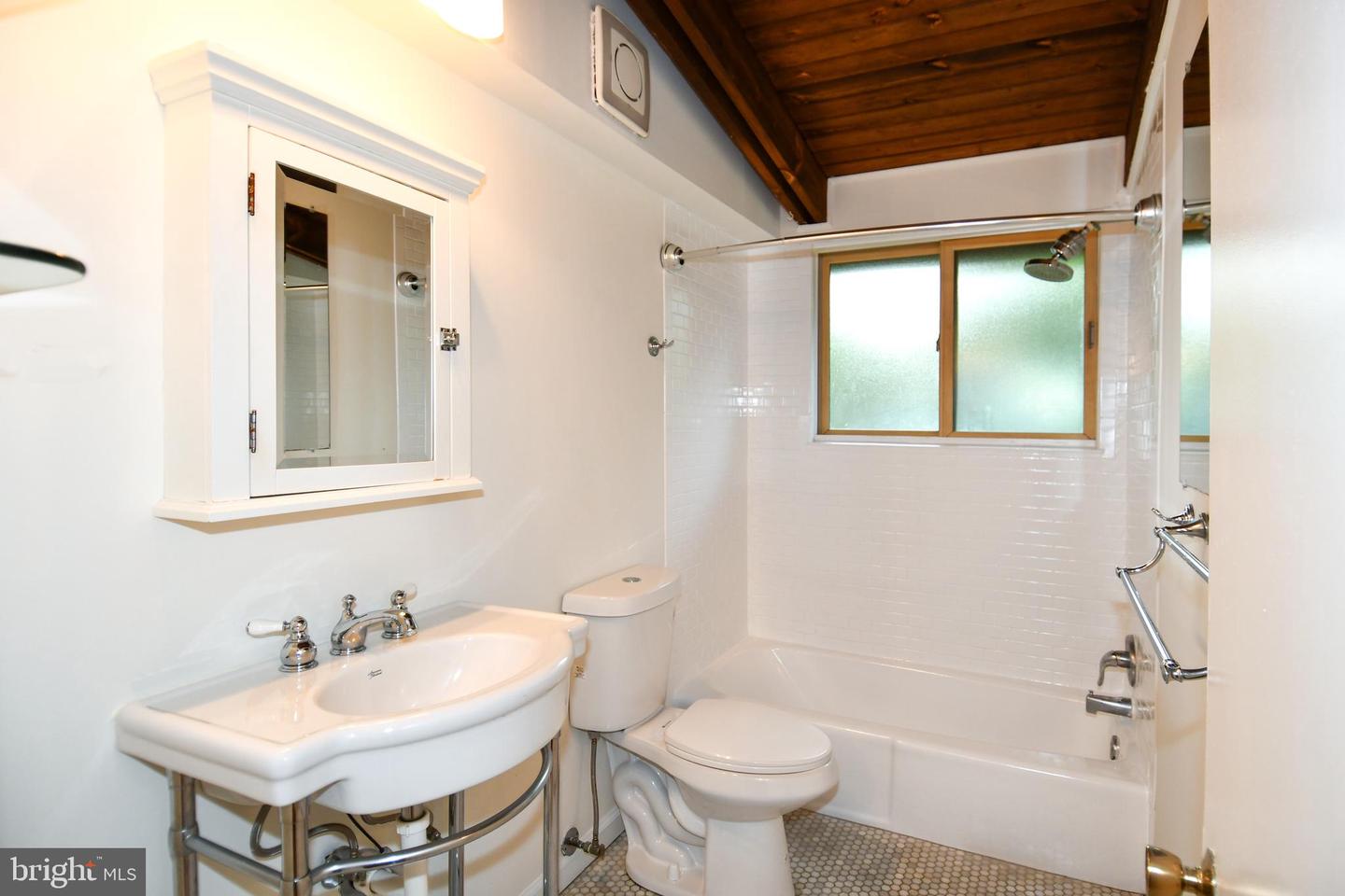 3321 HARTWELL CT, FALLS CHURCH, Virginia 22042, 4 Bedrooms Bedrooms, ,2 BathroomsBathrooms,Residential,For sale,3321 HARTWELL CT,VAFX2249388 MLS # VAFX2249388