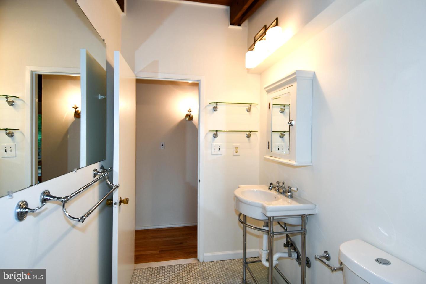 3321 HARTWELL CT, FALLS CHURCH, Virginia 22042, 4 Bedrooms Bedrooms, ,2 BathroomsBathrooms,Residential,For sale,3321 HARTWELL CT,VAFX2249388 MLS # VAFX2249388