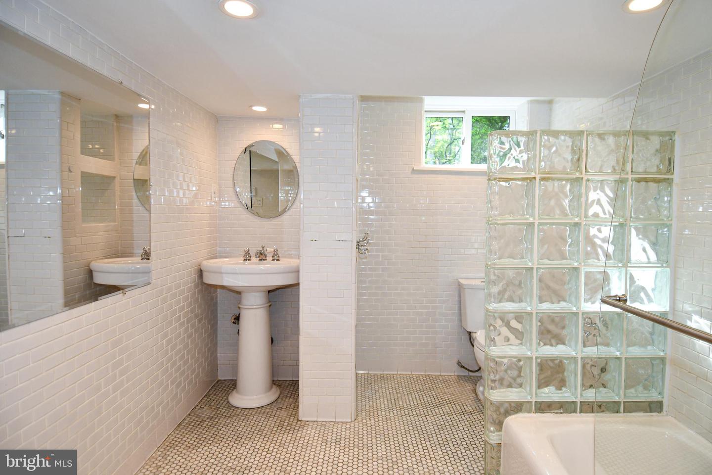 3321 HARTWELL CT, FALLS CHURCH, Virginia 22042, 4 Bedrooms Bedrooms, ,2 BathroomsBathrooms,Residential,For sale,3321 HARTWELL CT,VAFX2249388 MLS # VAFX2249388