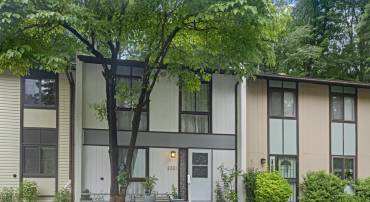 2321 EMERALD HEIGHTS CT, RESTON, Virginia 20191, 3 Bedrooms Bedrooms, ,2 BathroomsBathrooms,Residential,For sale,2321 EMERALD HEIGHTS CT,VAFX2255444 MLS # VAFX2255444