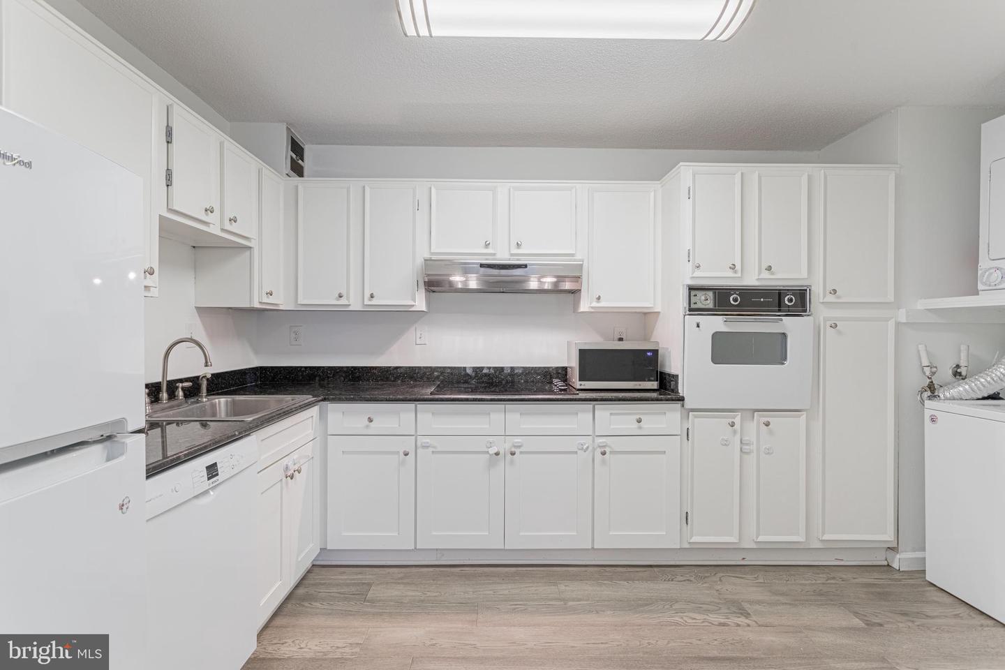 203 YOAKUM PKWY #215, ALEXANDRIA, Virginia 22304, 1 Bedroom Bedrooms, ,1 BathroomBathrooms,Residential,For sale,203 YOAKUM PKWY #215,VAAX2047580 MLS # VAAX2047580