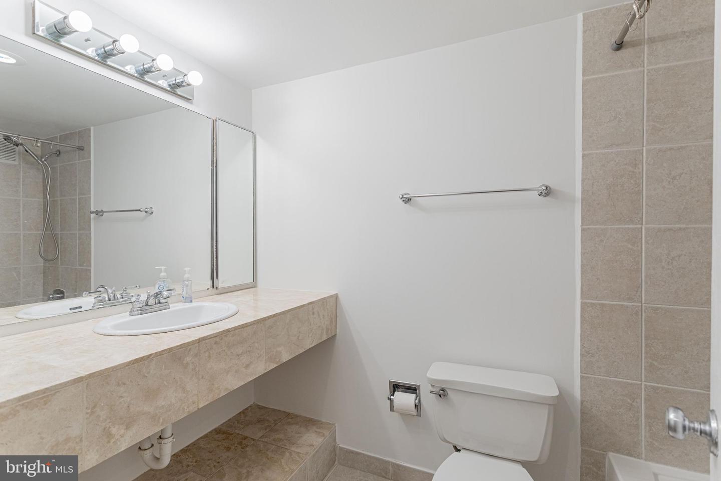 203 YOAKUM PKWY #215, ALEXANDRIA, Virginia 22304, 1 Bedroom Bedrooms, ,1 BathroomBathrooms,Residential,For sale,203 YOAKUM PKWY #215,VAAX2047580 MLS # VAAX2047580