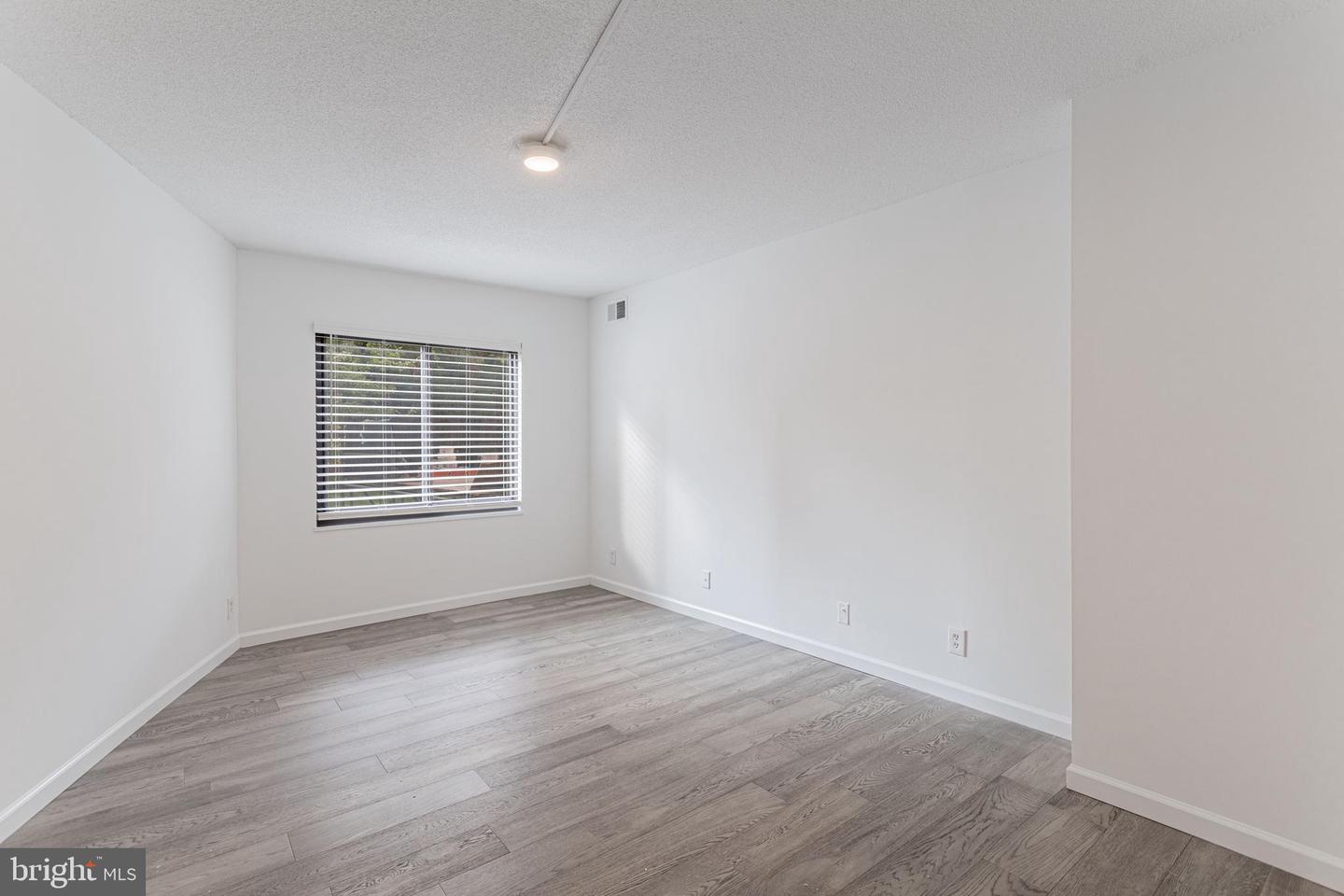 203 YOAKUM PKWY #215, ALEXANDRIA, Virginia 22304, 1 Bedroom Bedrooms, ,1 BathroomBathrooms,Residential,For sale,203 YOAKUM PKWY #215,VAAX2047580 MLS # VAAX2047580