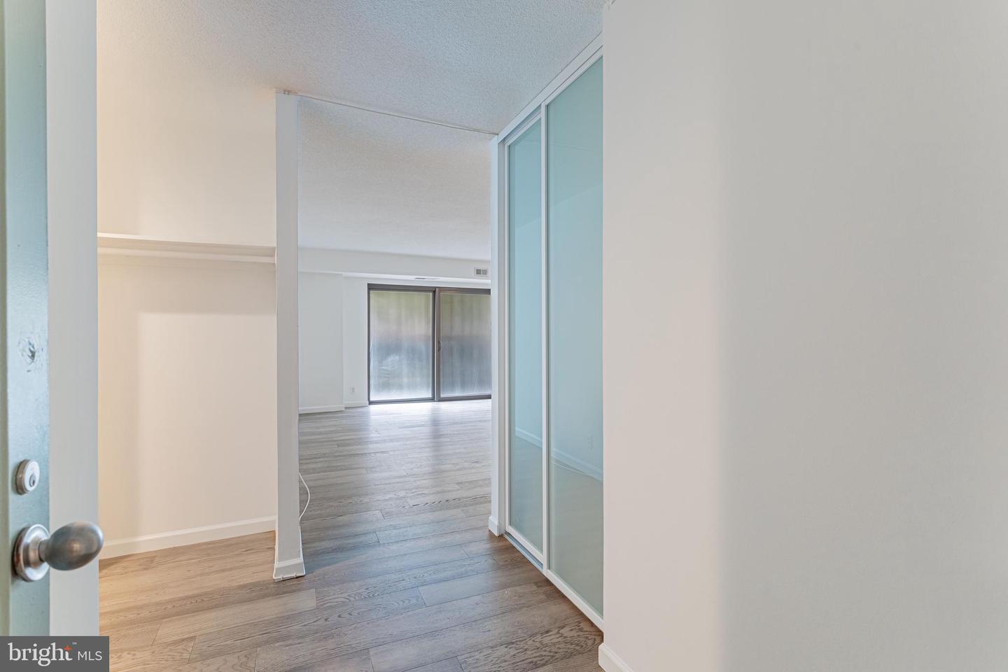 203 YOAKUM PKWY #215, ALEXANDRIA, Virginia 22304, 1 Bedroom Bedrooms, ,1 BathroomBathrooms,Residential,For sale,203 YOAKUM PKWY #215,VAAX2047580 MLS # VAAX2047580