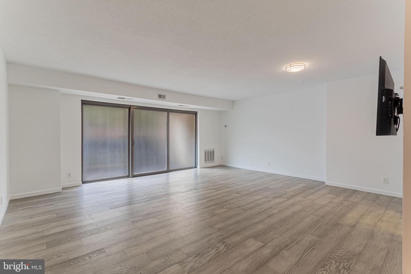 203 YOAKUM PKWY #215, ALEXANDRIA, Virginia 22304, 1 Bedroom Bedrooms, ,1 BathroomBathrooms,Residential,For sale,203 YOAKUM PKWY #215,VAAX2047580 MLS # VAAX2047580