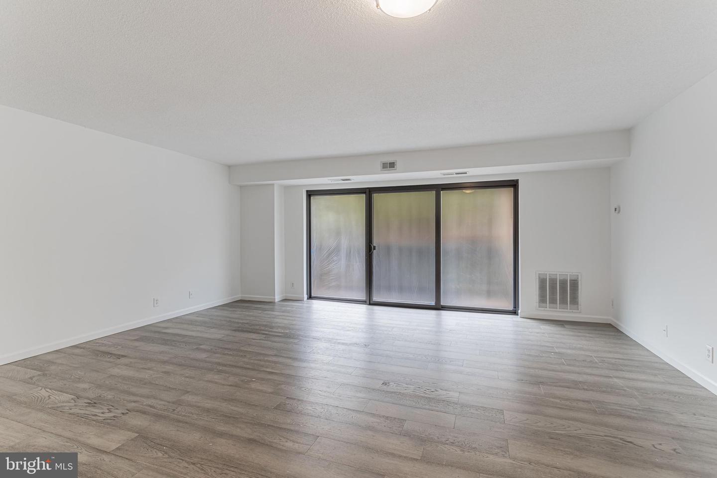 203 YOAKUM PKWY #215, ALEXANDRIA, Virginia 22304, 1 Bedroom Bedrooms, ,1 BathroomBathrooms,Residential,For sale,203 YOAKUM PKWY #215,VAAX2047580 MLS # VAAX2047580