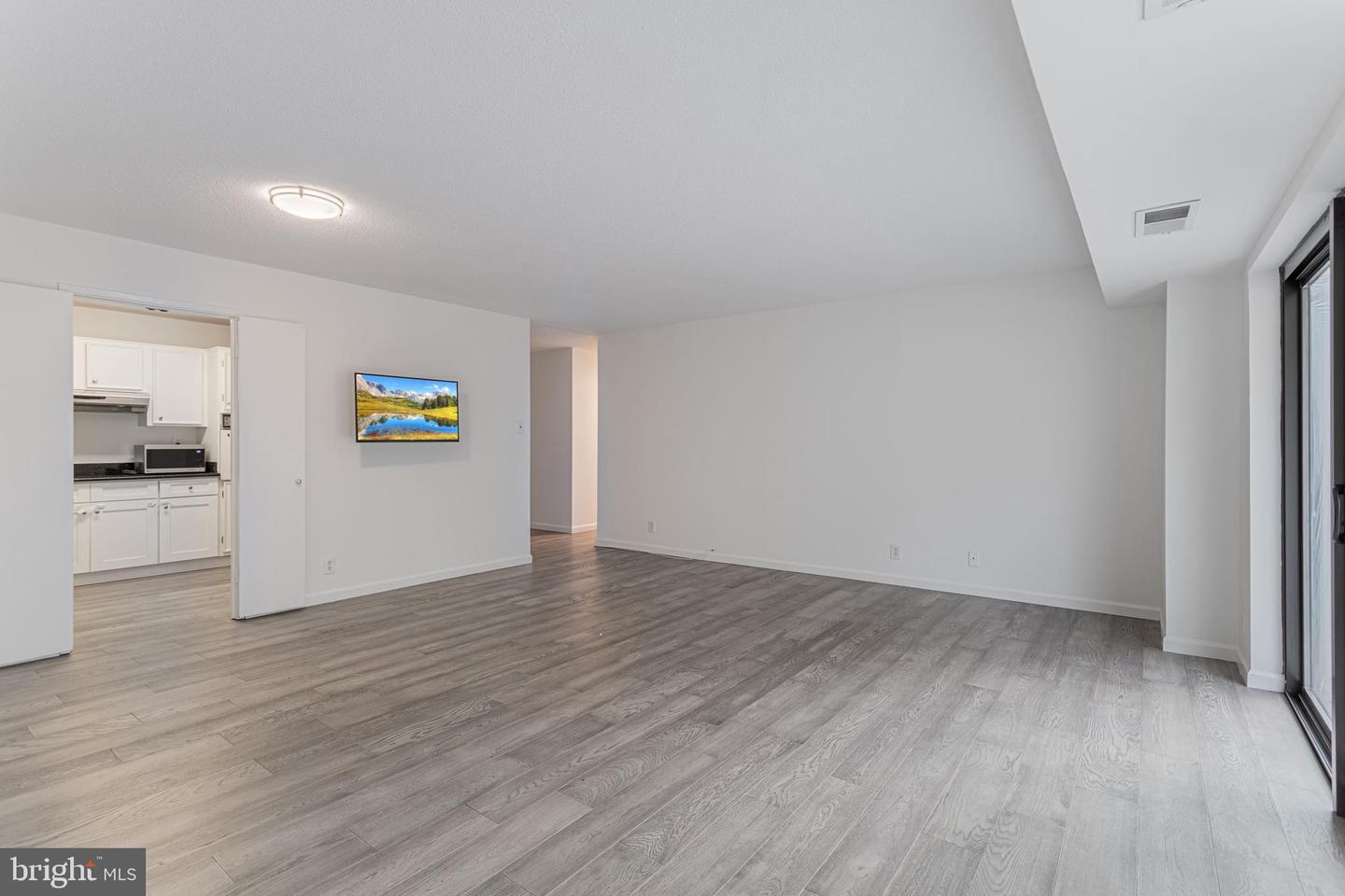 203 YOAKUM PKWY #215, ALEXANDRIA, Virginia 22304, 1 Bedroom Bedrooms, ,1 BathroomBathrooms,Residential,For sale,203 YOAKUM PKWY #215,VAAX2047580 MLS # VAAX2047580