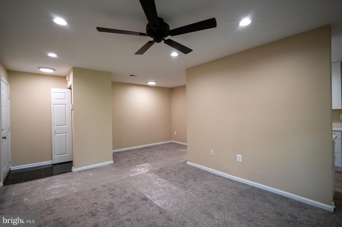 8393 BUTTRESS LN #101, MANASSAS, Virginia 20110, 1 Bedroom Bedrooms, 5 Rooms Rooms,1 BathroomBathrooms,Residential,For sale,8393 BUTTRESS LN #101,VAMN2009070 MLS # VAMN2009070