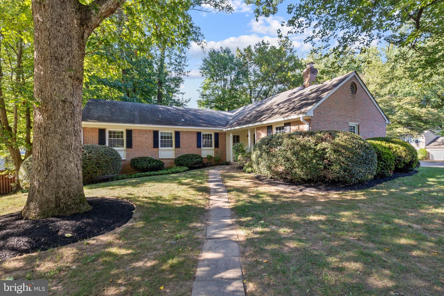 7710 HUNTMASTER LN, MCLEAN, Virginia 22102, 5 Bedrooms Bedrooms, ,3 BathroomsBathrooms,Residential,For sale,7710 HUNTMASTER LN,VAFX2258102 MLS # VAFX2258102