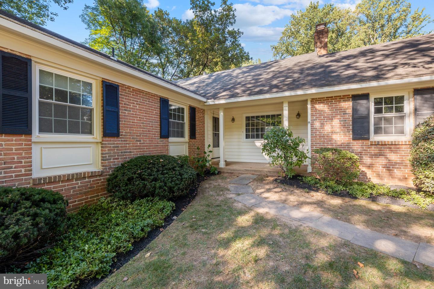 7710 HUNTMASTER LN, MCLEAN, Virginia 22102, 5 Bedrooms Bedrooms, ,3 BathroomsBathrooms,Residential,For sale,7710 HUNTMASTER LN,VAFX2258102 MLS # VAFX2258102