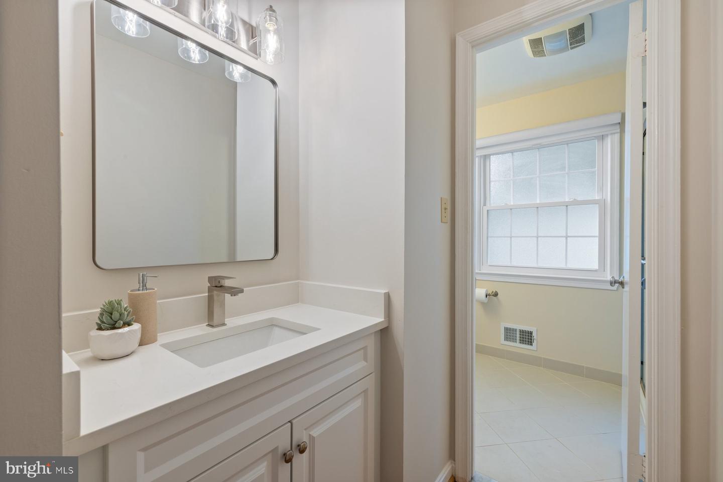 7710 HUNTMASTER LN, MCLEAN, Virginia 22102, 5 Bedrooms Bedrooms, ,3 BathroomsBathrooms,Residential,For sale,7710 HUNTMASTER LN,VAFX2258102 MLS # VAFX2258102