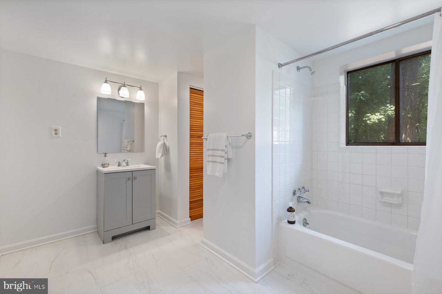 7710 HUNTMASTER LN, MCLEAN, Virginia 22102, 5 Bedrooms Bedrooms, ,3 BathroomsBathrooms,Residential,For sale,7710 HUNTMASTER LN,VAFX2258102 MLS # VAFX2258102