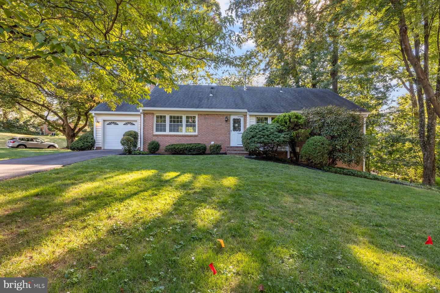 7710 HUNTMASTER LN, MCLEAN, Virginia 22102, 5 Bedrooms Bedrooms, ,3 BathroomsBathrooms,Residential,For sale,7710 HUNTMASTER LN,VAFX2258102 MLS # VAFX2258102