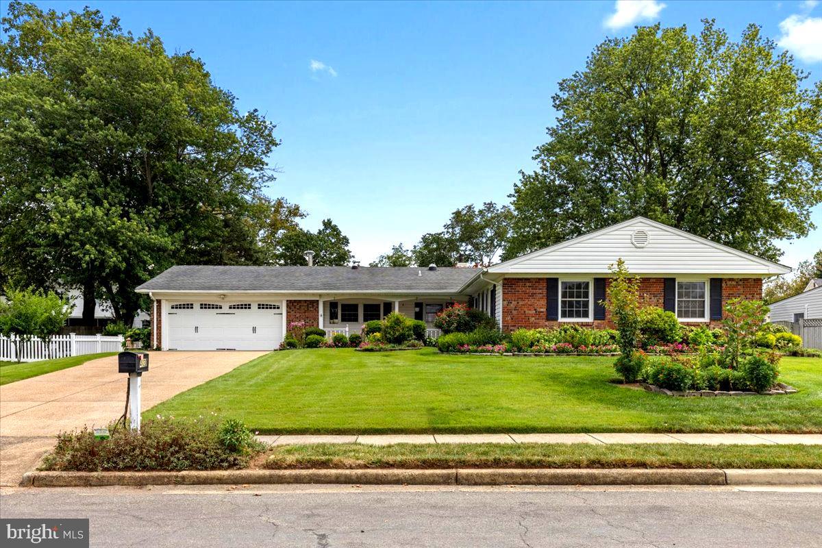 4127 POINT HOLLOW LN, FAIRFAX, Virginia 22033, 4 Bedrooms Bedrooms, ,2 BathroomsBathrooms,Residential,For sale,4127 POINT HOLLOW LN,VAFX2258644 MLS # VAFX2258644