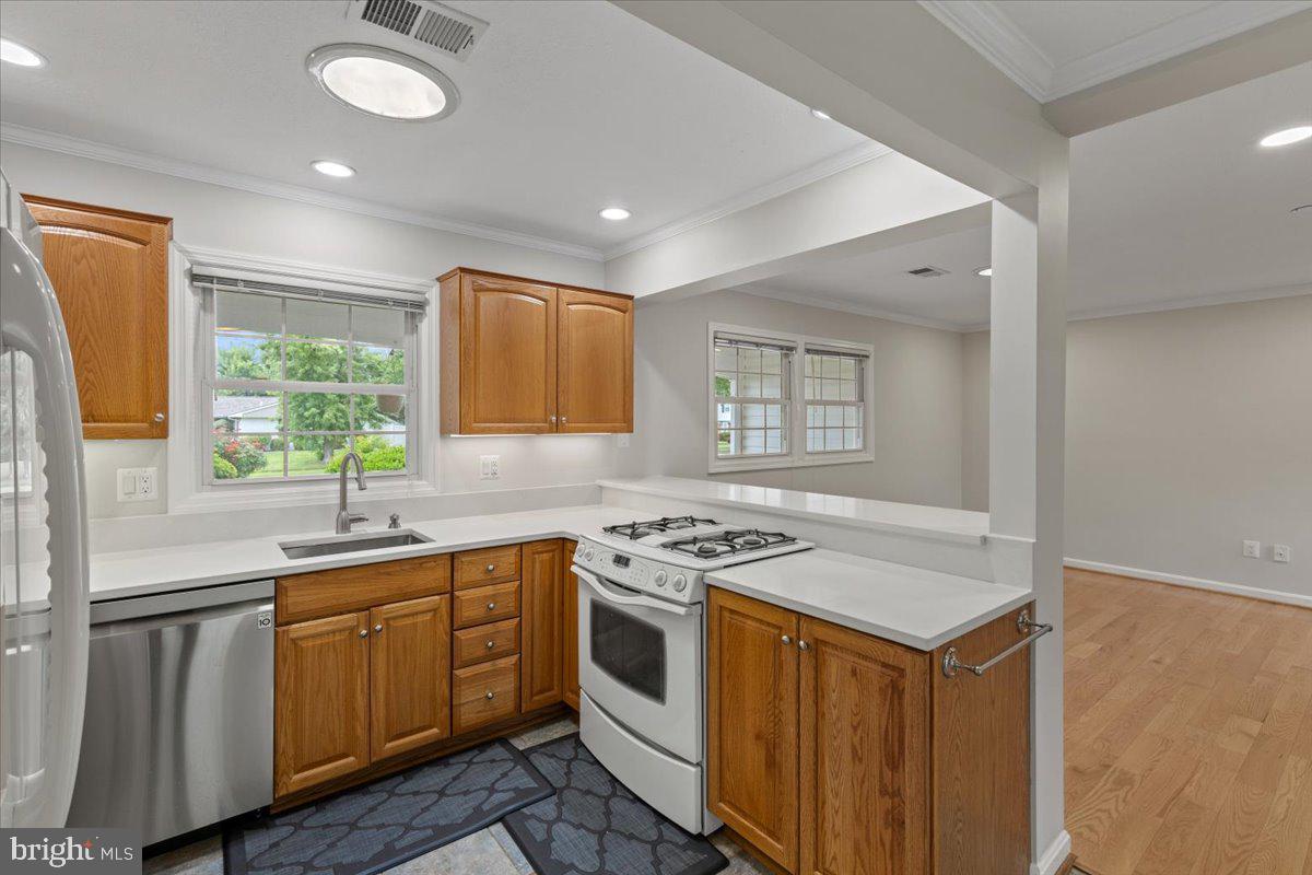 4127 POINT HOLLOW LN, FAIRFAX, Virginia 22033, 4 Bedrooms Bedrooms, ,2 BathroomsBathrooms,Residential,For sale,4127 POINT HOLLOW LN,VAFX2258644 MLS # VAFX2258644