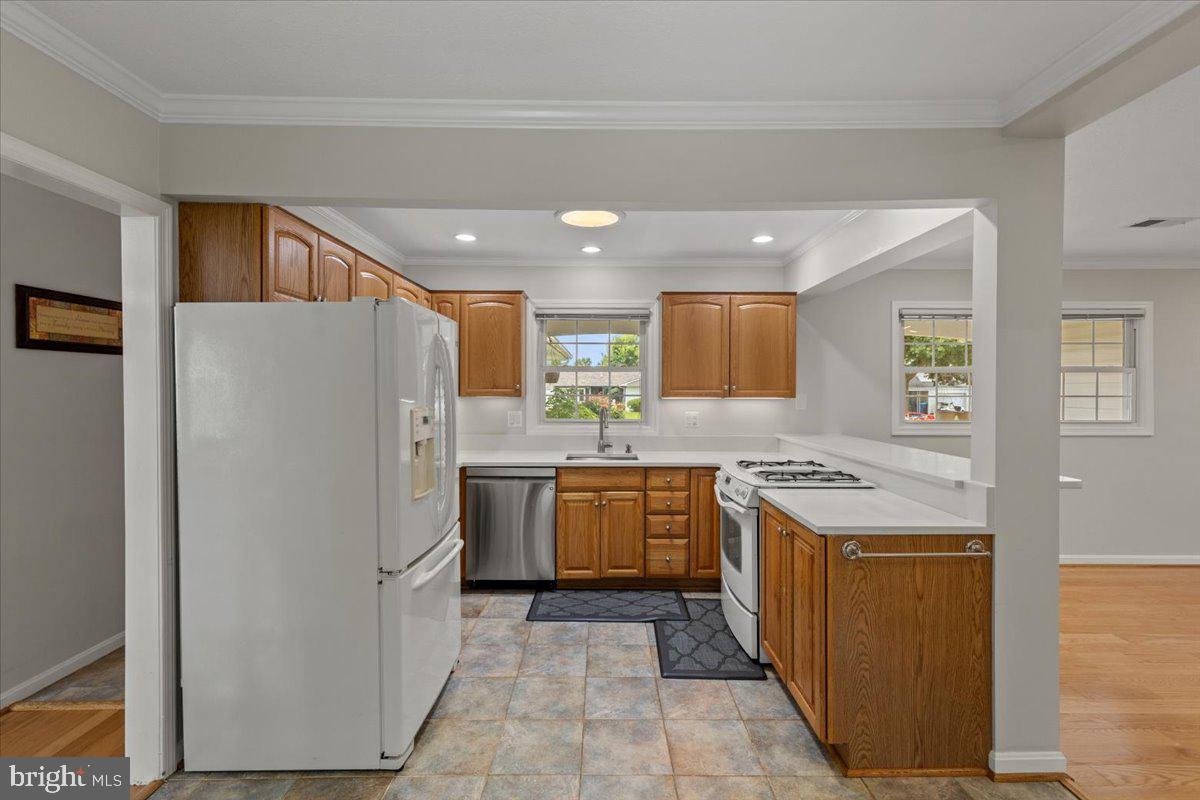4127 POINT HOLLOW LN, FAIRFAX, Virginia 22033, 4 Bedrooms Bedrooms, ,2 BathroomsBathrooms,Residential,For sale,4127 POINT HOLLOW LN,VAFX2258644 MLS # VAFX2258644