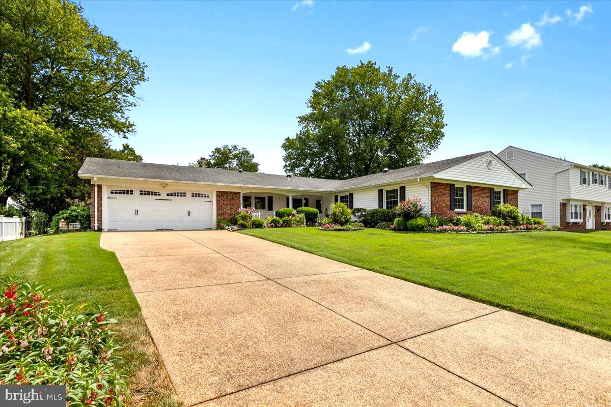 4127 POINT HOLLOW LN, FAIRFAX, Virginia 22033, 4 Bedrooms Bedrooms, ,2 BathroomsBathrooms,Residential,For sale,4127 POINT HOLLOW LN,VAFX2258644 MLS # VAFX2258644