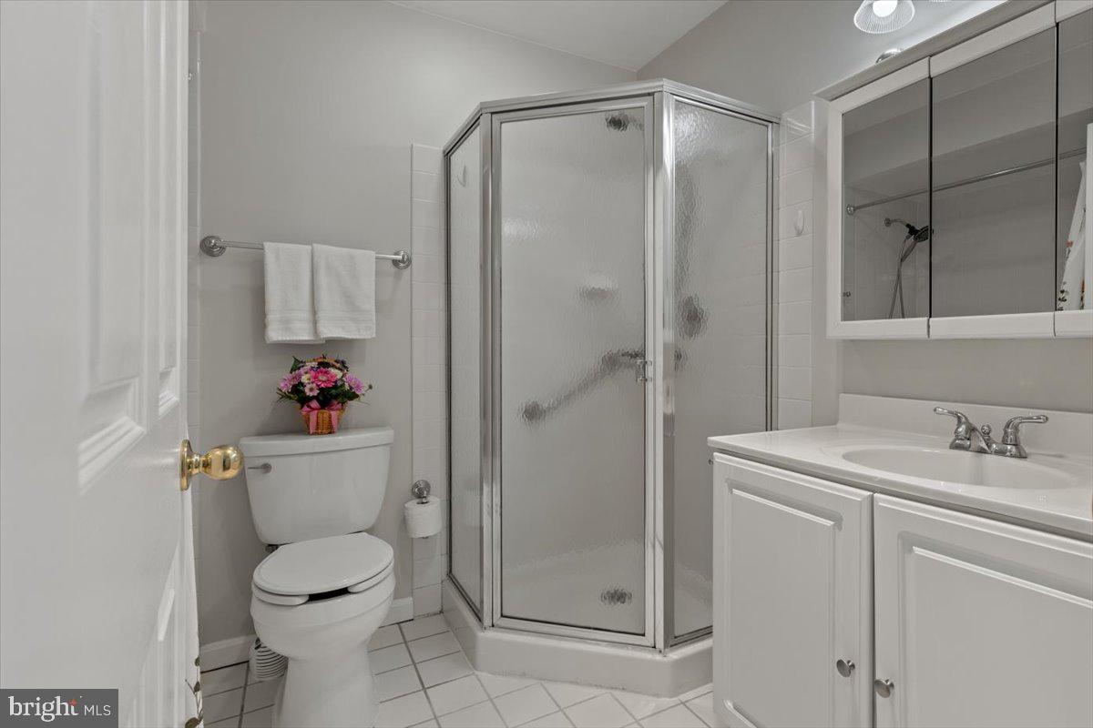 4127 POINT HOLLOW LN, FAIRFAX, Virginia 22033, 4 Bedrooms Bedrooms, ,2 BathroomsBathrooms,Residential,For sale,4127 POINT HOLLOW LN,VAFX2258644 MLS # VAFX2258644