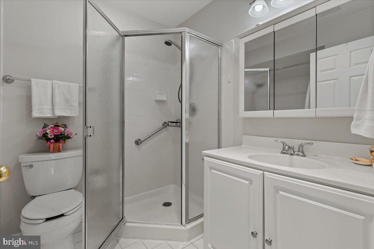 4127 POINT HOLLOW LN, FAIRFAX, Virginia 22033, 4 Bedrooms Bedrooms, ,2 BathroomsBathrooms,Residential,For sale,4127 POINT HOLLOW LN,VAFX2258644 MLS # VAFX2258644