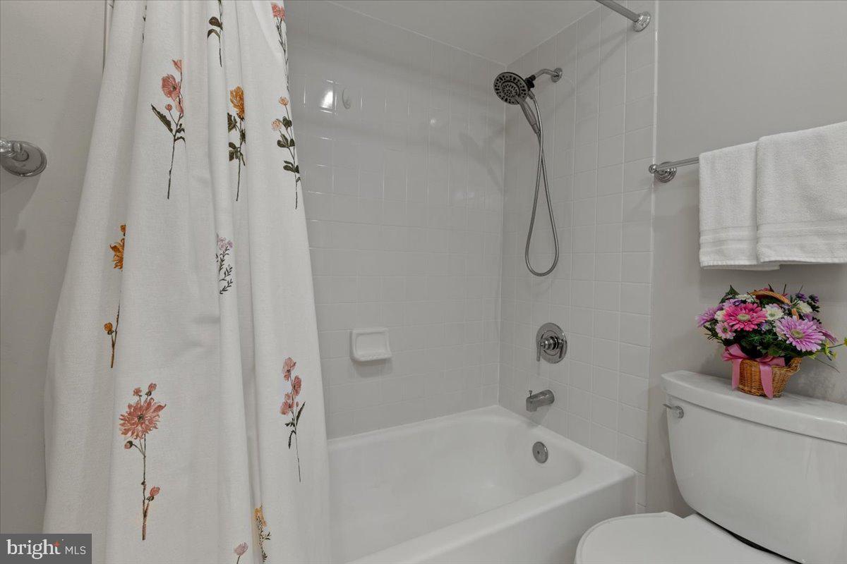 4127 POINT HOLLOW LN, FAIRFAX, Virginia 22033, 4 Bedrooms Bedrooms, ,2 BathroomsBathrooms,Residential,For sale,4127 POINT HOLLOW LN,VAFX2258644 MLS # VAFX2258644