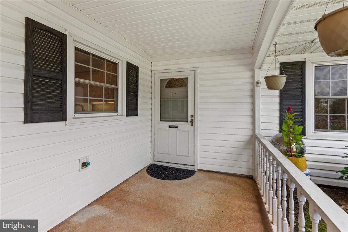 4127 POINT HOLLOW LN, FAIRFAX, Virginia 22033, 4 Bedrooms Bedrooms, ,2 BathroomsBathrooms,Residential,For sale,4127 POINT HOLLOW LN,VAFX2258644 MLS # VAFX2258644