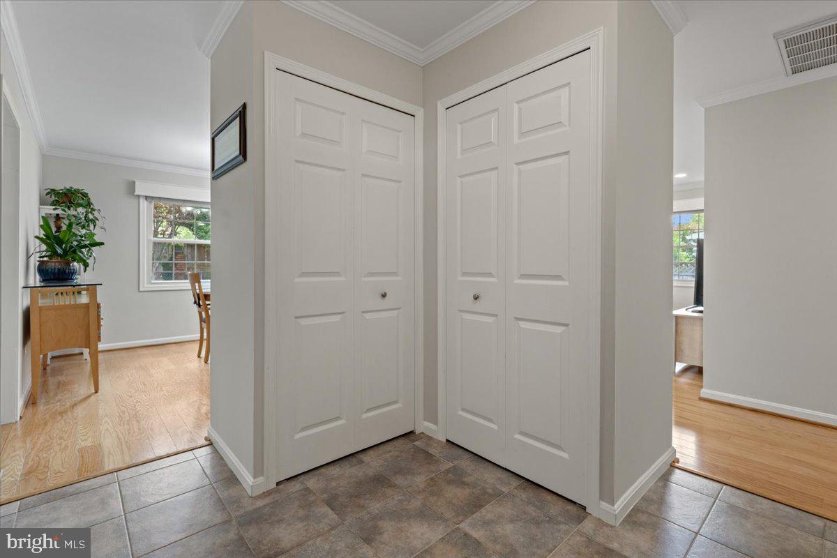 4127 POINT HOLLOW LN, FAIRFAX, Virginia 22033, 4 Bedrooms Bedrooms, ,2 BathroomsBathrooms,Residential,For sale,4127 POINT HOLLOW LN,VAFX2258644 MLS # VAFX2258644