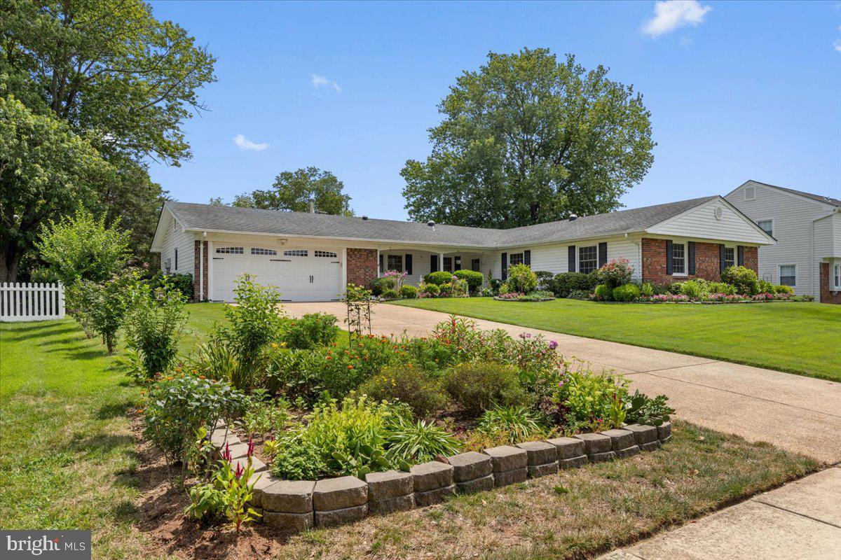 4127 POINT HOLLOW LN, FAIRFAX, Virginia 22033, 4 Bedrooms Bedrooms, ,2 BathroomsBathrooms,Residential,For sale,4127 POINT HOLLOW LN,VAFX2258644 MLS # VAFX2258644
