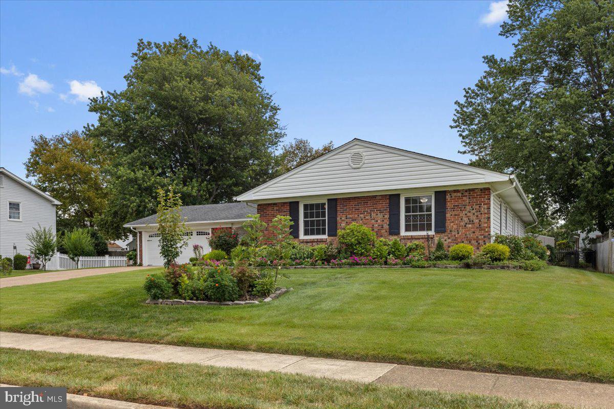 4127 POINT HOLLOW LN, FAIRFAX, Virginia 22033, 4 Bedrooms Bedrooms, ,2 BathroomsBathrooms,Residential,For sale,4127 POINT HOLLOW LN,VAFX2258644 MLS # VAFX2258644