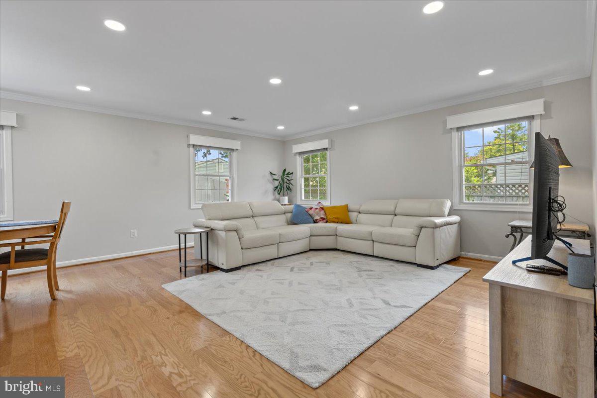 4127 POINT HOLLOW LN, FAIRFAX, Virginia 22033, 4 Bedrooms Bedrooms, ,2 BathroomsBathrooms,Residential,For sale,4127 POINT HOLLOW LN,VAFX2258644 MLS # VAFX2258644