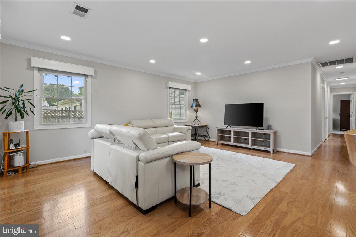4127 POINT HOLLOW LN, FAIRFAX, Virginia 22033, 4 Bedrooms Bedrooms, ,2 BathroomsBathrooms,Residential,For sale,4127 POINT HOLLOW LN,VAFX2258644 MLS # VAFX2258644