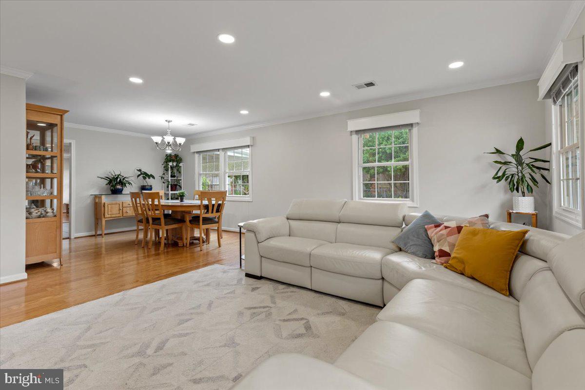 4127 POINT HOLLOW LN, FAIRFAX, Virginia 22033, 4 Bedrooms Bedrooms, ,2 BathroomsBathrooms,Residential,For sale,4127 POINT HOLLOW LN,VAFX2258644 MLS # VAFX2258644