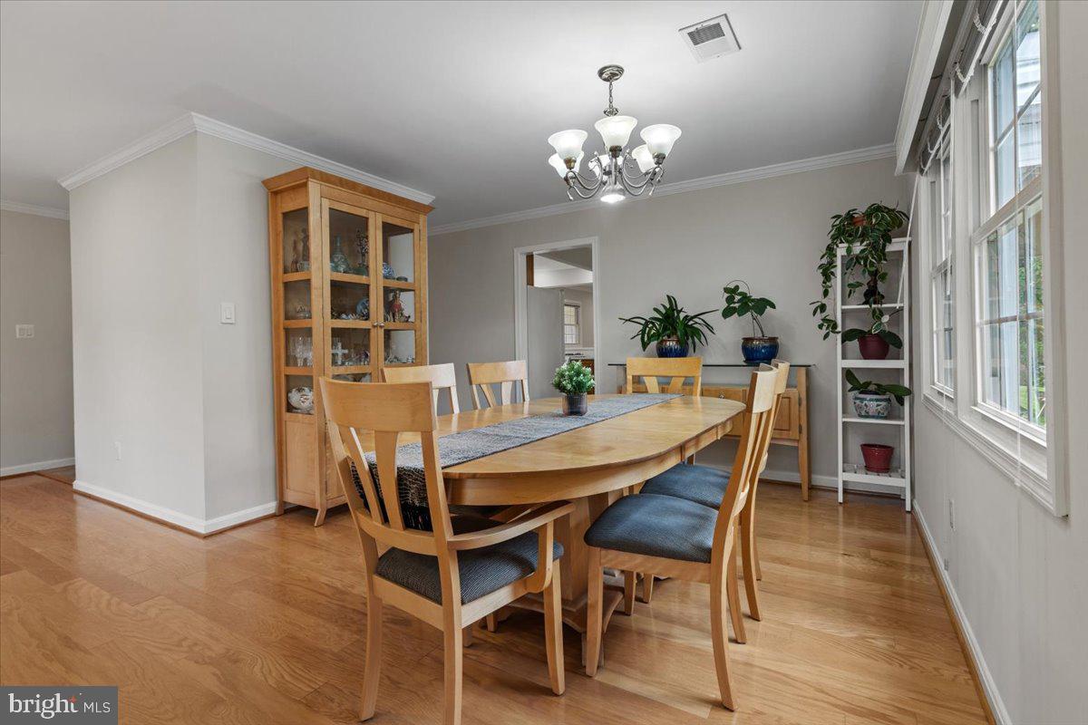 4127 POINT HOLLOW LN, FAIRFAX, Virginia 22033, 4 Bedrooms Bedrooms, ,2 BathroomsBathrooms,Residential,For sale,4127 POINT HOLLOW LN,VAFX2258644 MLS # VAFX2258644