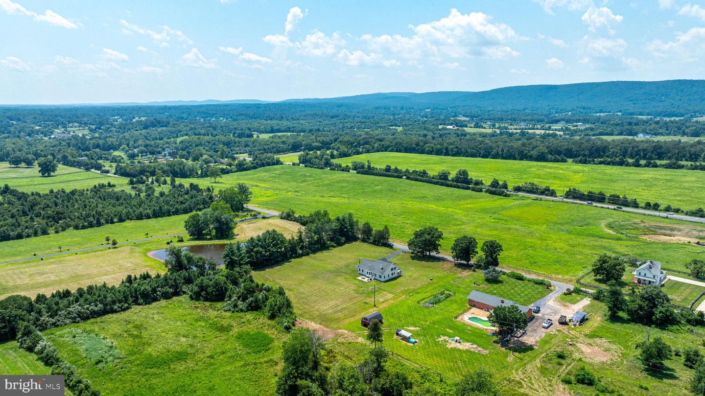 2809 INGRAM DR, HAYMARKET, Virginia 20169, 4 Bedrooms Bedrooms, ,3 BathroomsBathrooms,Residential,For sale,2809 INGRAM DR,VAPW2100928 MLS # VAPW2100928