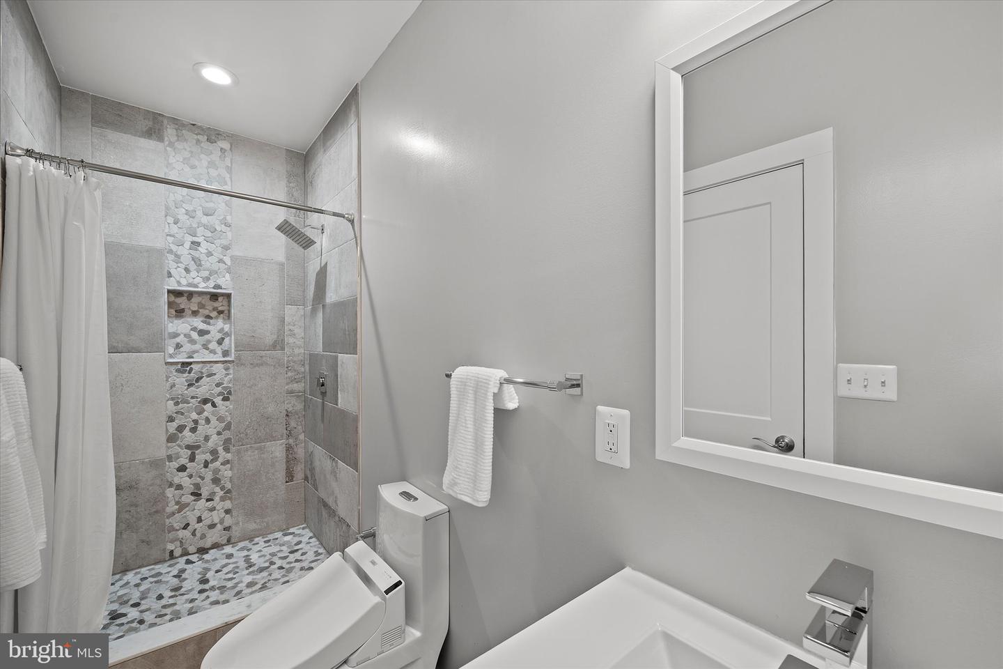 5911 MOUNT VERNON BLVD, LORTON, Virginia 22079, 5 Bedrooms Bedrooms, ,5 BathroomsBathrooms,Residential,For sale,5911 MOUNT VERNON BLVD,VAFX2260224 MLS # VAFX2260224