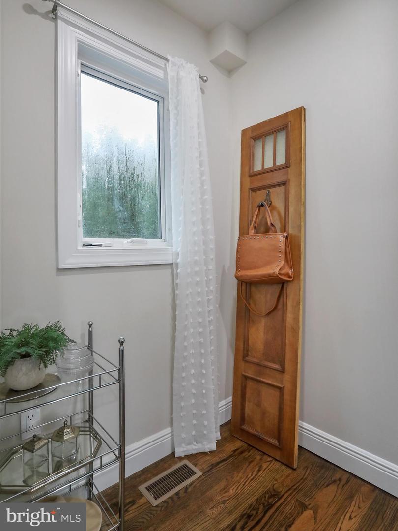 107 SCOTT ST, FRONT ROYAL, Virginia 22630, 3 Bedrooms Bedrooms, 6 Rooms Rooms,2 BathroomsBathrooms,Residential,For sale,107 SCOTT ST,VAWR2011936 MLS # VAWR2011936