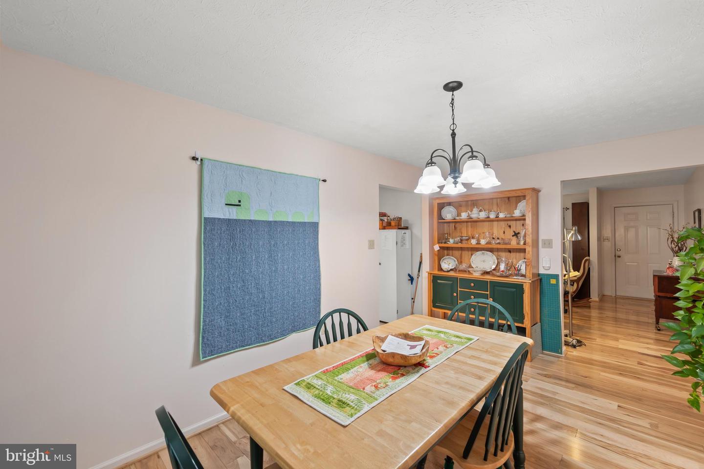 423 CRESCENT DR, WINCHESTER, Virginia 22601, 3 Bedrooms Bedrooms, 5 Rooms Rooms,2 BathroomsBathrooms,Residential,For sale,423 CRESCENT DR,VAWI2008870 MLS # VAWI2008870