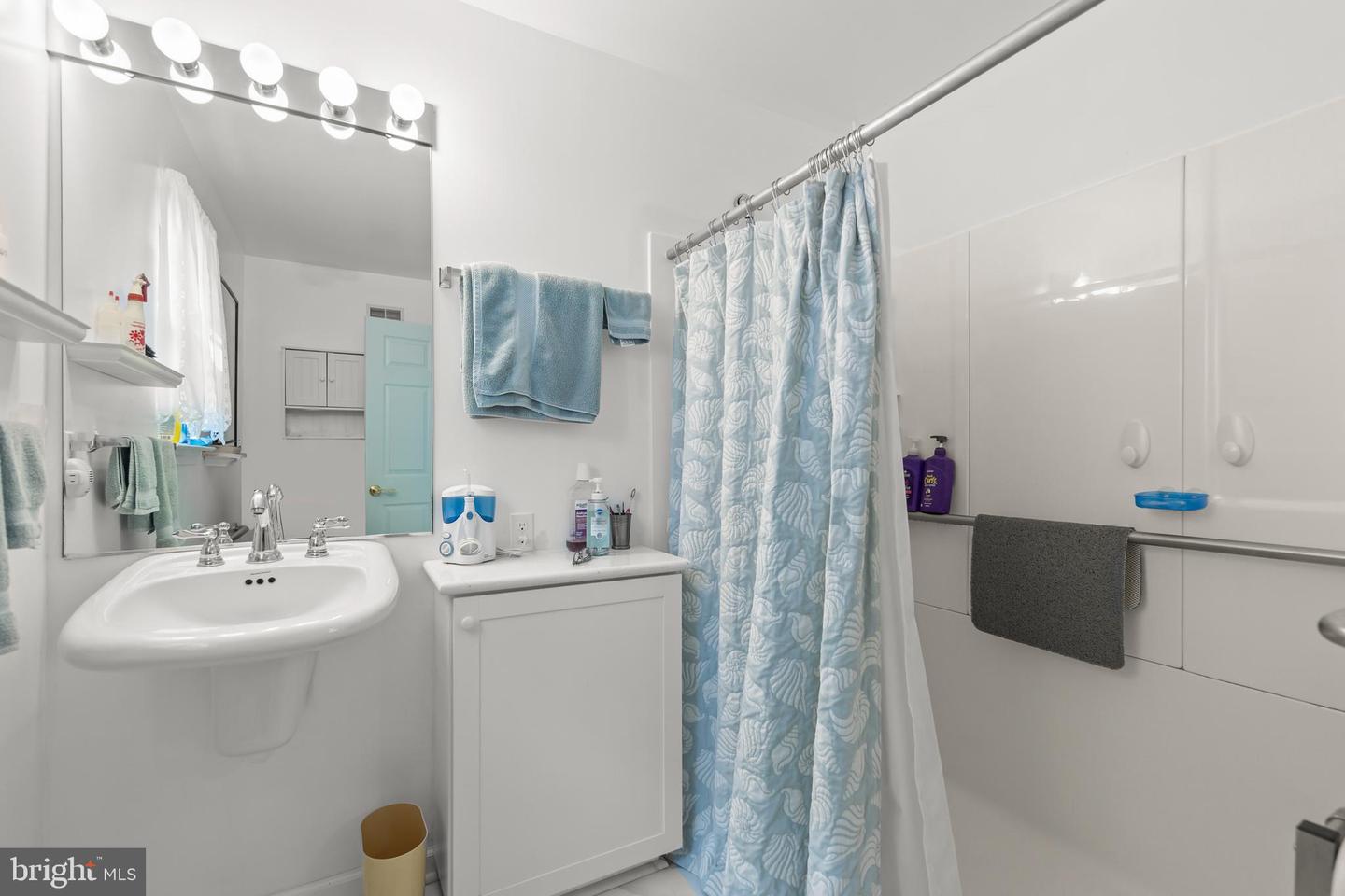 423 CRESCENT DR, WINCHESTER, Virginia 22601, 3 Bedrooms Bedrooms, 5 Rooms Rooms,2 BathroomsBathrooms,Residential,For sale,423 CRESCENT DR,VAWI2008870 MLS # VAWI2008870