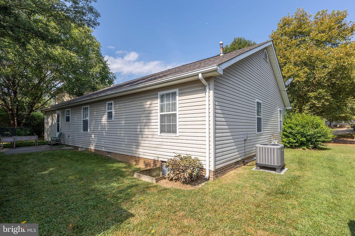 423 CRESCENT DR, WINCHESTER, Virginia 22601, 3 Bedrooms Bedrooms, 5 Rooms Rooms,2 BathroomsBathrooms,Residential,For sale,423 CRESCENT DR,VAWI2008870 MLS # VAWI2008870