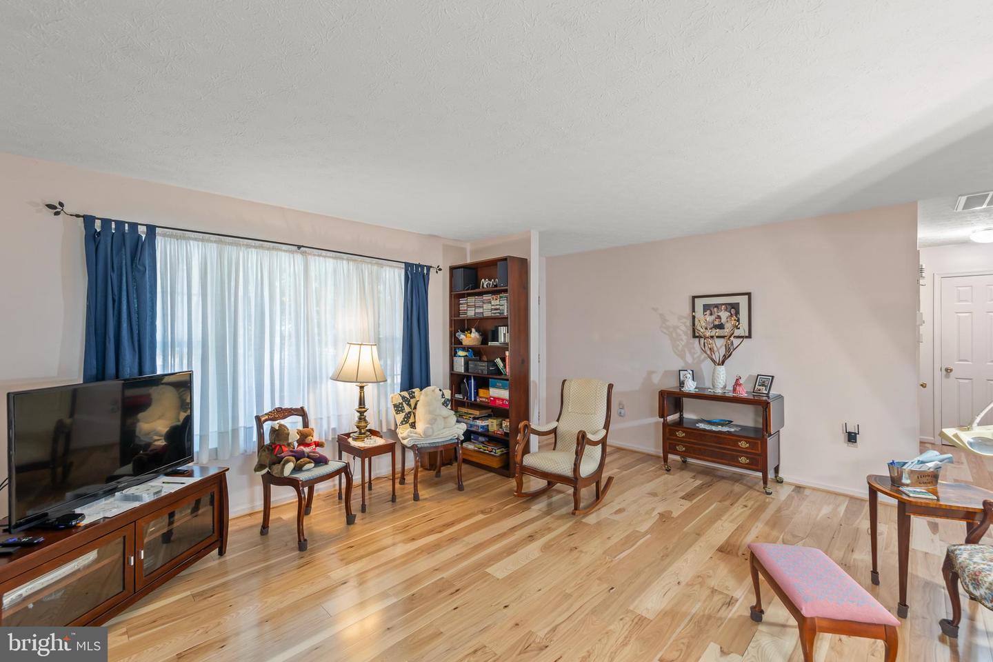 423 CRESCENT DR, WINCHESTER, Virginia 22601, 3 Bedrooms Bedrooms, 5 Rooms Rooms,2 BathroomsBathrooms,Residential,For sale,423 CRESCENT DR,VAWI2008870 MLS # VAWI2008870