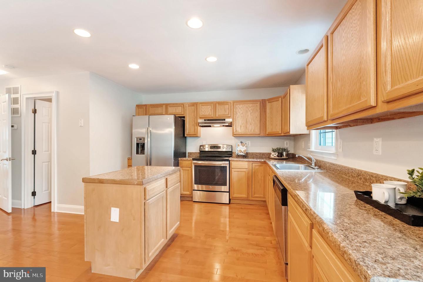 13116 ASHNUT LN, HERNDON, Virginia 20171, 3 Bedrooms Bedrooms, 7 Rooms Rooms,3 BathroomsBathrooms,Residential,For sale,13116 ASHNUT LN,VAFX2260930 MLS # VAFX2260930