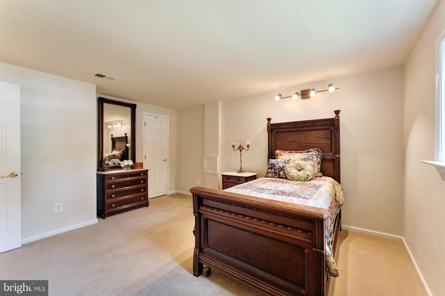 13116 ASHNUT LN, HERNDON, Virginia 20171, 3 Bedrooms Bedrooms, 7 Rooms Rooms,3 BathroomsBathrooms,Residential,For sale,13116 ASHNUT LN,VAFX2260930 MLS # VAFX2260930