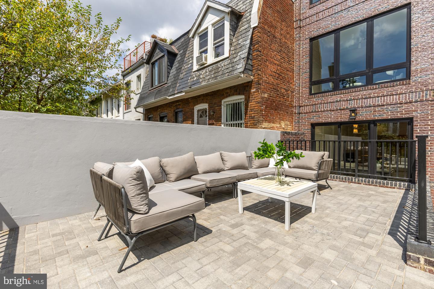 733 EUCLID ST NW #201, WASHINGTON, District Of Columbia 20001, 2 Bedrooms Bedrooms, ,2 BathroomsBathrooms,Residential,For sale,733 EUCLID ST NW #201,DCDC2214982 MLS # DCDC2214982