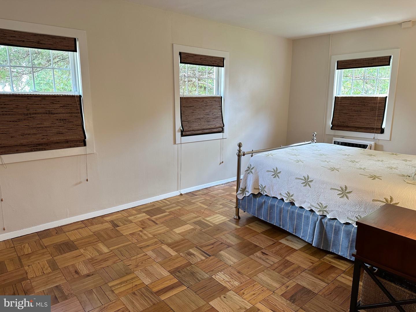 1423 MARTHA CUSTIS DR, ALEXANDRIA, Virginia 22302, 1 Bedroom Bedrooms, 5 Rooms Rooms,1 BathroomBathrooms,Residential,For sale,1423 MARTHA CUSTIS DR,VAAX2048556 MLS # VAAX2048556