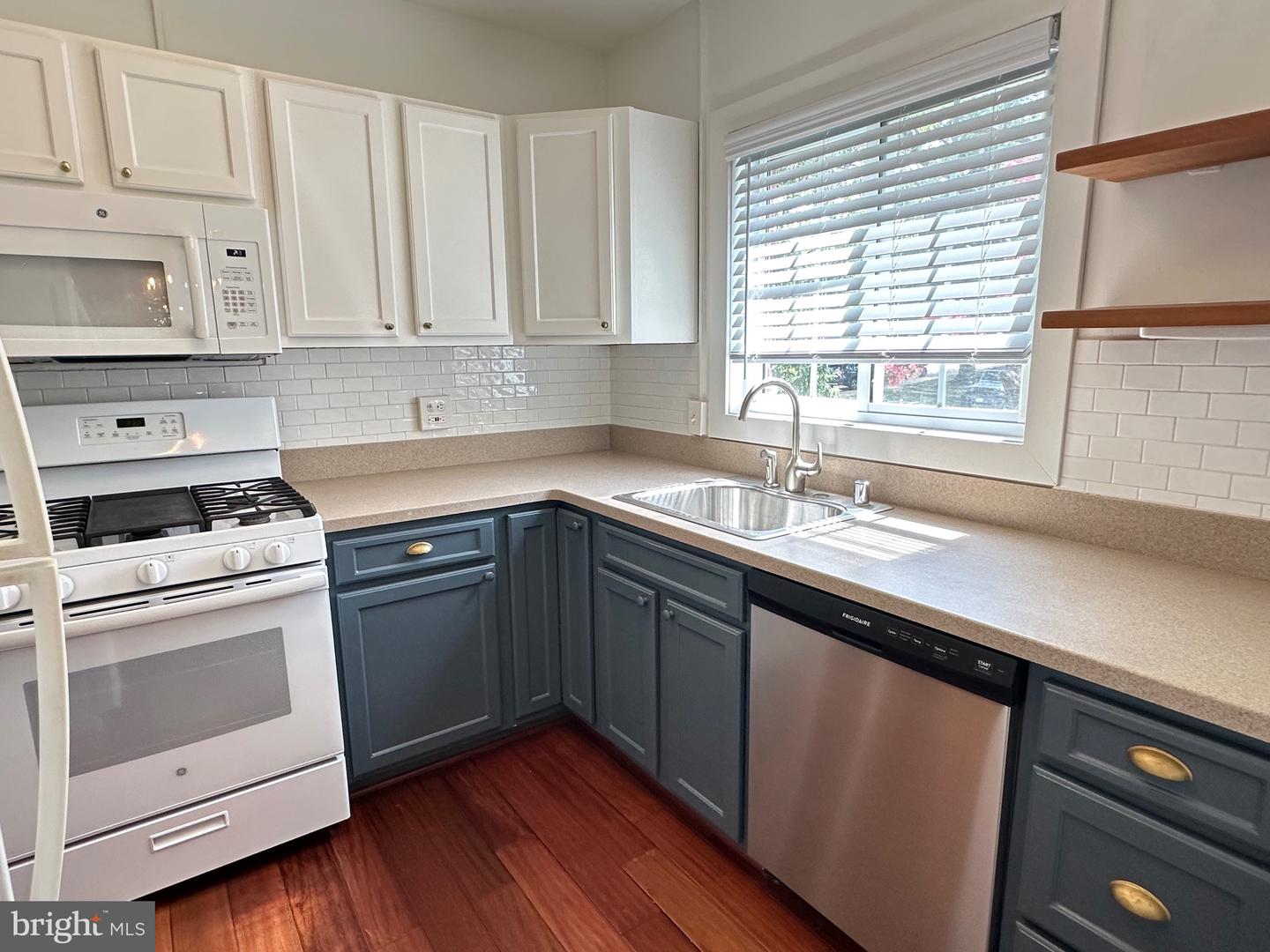 1423 MARTHA CUSTIS DR, ALEXANDRIA, Virginia 22302, 1 Bedroom Bedrooms, 5 Rooms Rooms,1 BathroomBathrooms,Residential,For sale,1423 MARTHA CUSTIS DR,VAAX2048556 MLS # VAAX2048556