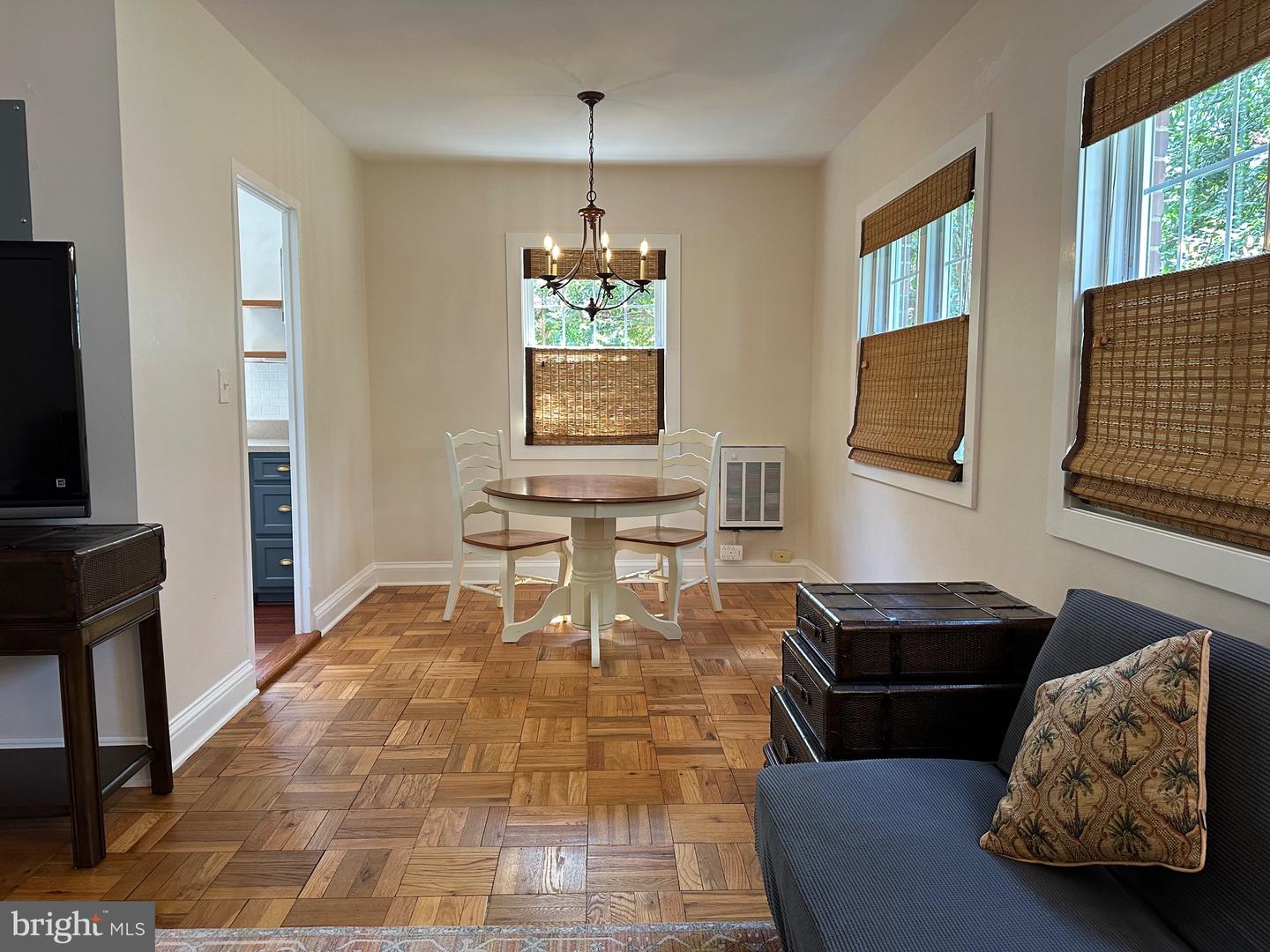 1423 MARTHA CUSTIS DR, ALEXANDRIA, Virginia 22302, 1 Bedroom Bedrooms, 5 Rooms Rooms,1 BathroomBathrooms,Residential,For sale,1423 MARTHA CUSTIS DR,VAAX2048556 MLS # VAAX2048556